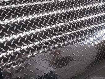 Aluminum diamond tread plate